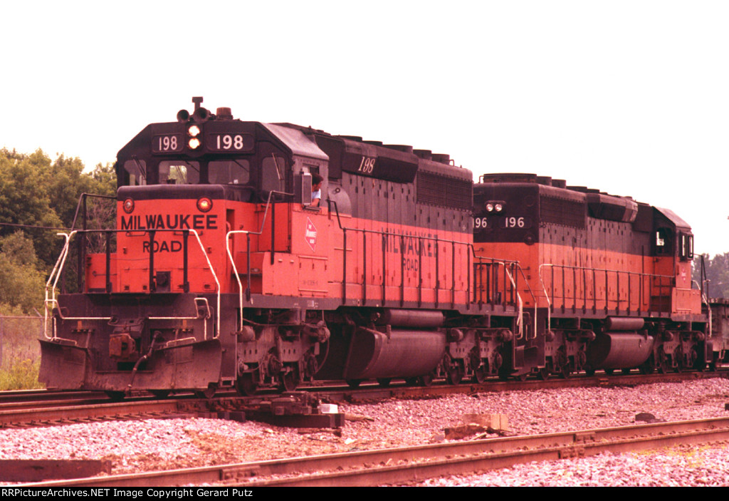 CMSTP&P SD40-2s #198 + #196